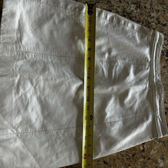 White Leather Skirt‎ Lined Bermans size 6 Vintage Y2K - Picture 6 of 7